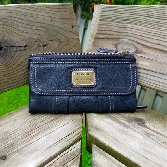 Black Leather Fossil Clutch+Wallet Hybrid - Picture 2 of 8